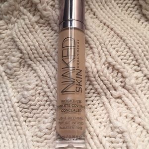 Urban Decay med-Light Naked concealer.